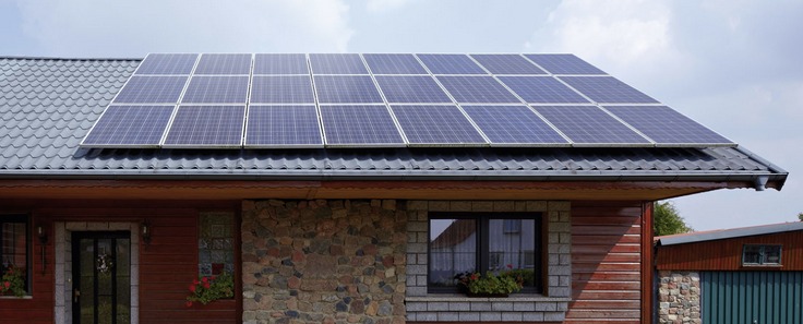 installation photovoltaïque sur toit d'une maison